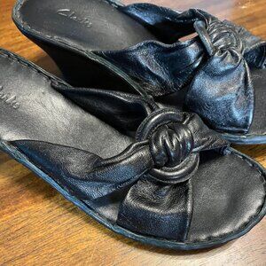 NEW! Beautiful Women's Black Leather Crisscross Clarks Sandals Size 7